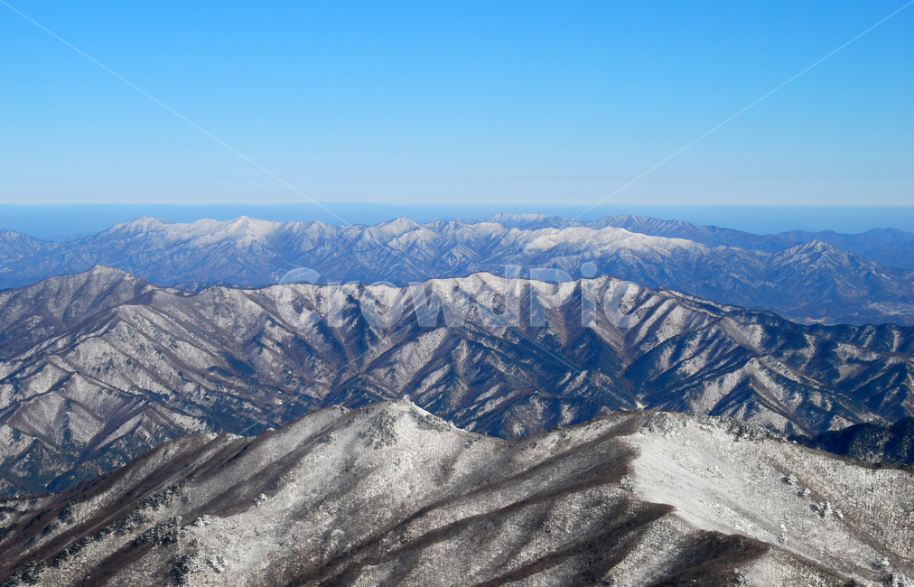 산,덕유산,풍경,겨울,눈,설경,설산,설원,자연,스노우,길,산맥,하늘,배경,백그라운드,맑은,날씨,정상,국립공원,능선,겨울산,고산,백두대간,계절,시원한,추운,겨울풍경,무주,무주군,전북,전라북도,한국,겨울,계절,winter,season,자연,풍경,nature,landscape,한국자연풍경,한국자연경관,korea nature landscape,outdoors,옥외,mountain range,mountain
