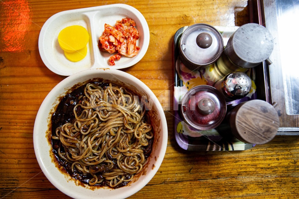 oldfashioned,jjajangmyeon,koreanstyle,chinesefood,김치,단무지,짜장면,옛날,추억,식사,음식,식재료,요리,food,cook,meal,dishes,food reserves