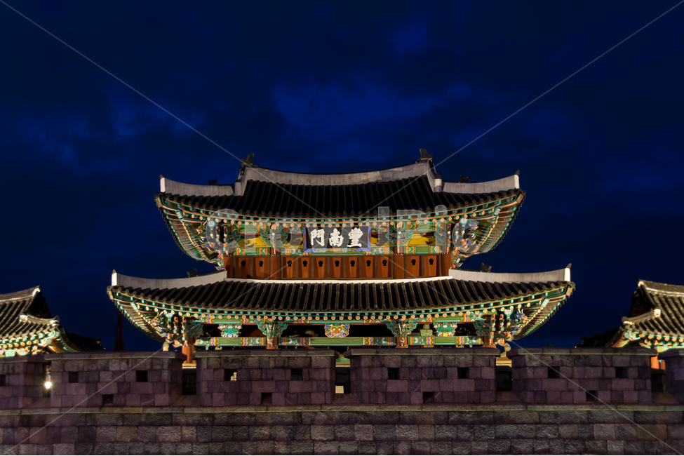 전주,풍납문,야경,대칭,성벽,야경,밤,풍경,nightscape,night,landscape,한국전통,한국문화,korean traditional,korean culture,건축물,건물외관,exterior,building,structure,architecture,construction,worship,예배,shrine,신사,pagoda,탑,건물