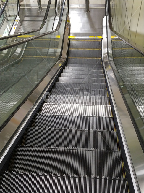handrail,banister,난간,staircase,계단,에스컬레이터