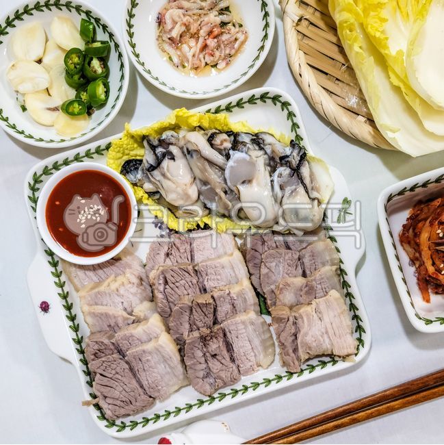 굴보쌈,food,음식,돼지고기보쌈,보쌈,굴,생굴