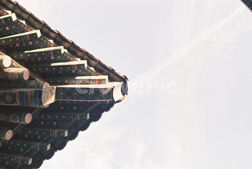 지붕,한국전통,하늘,모서리,처마,sky,클로즈업,건축,structure,한국전통,한국문화,korean traditional,korean culture,건축물,건물외관,exterior,building,structure,architecture,construction