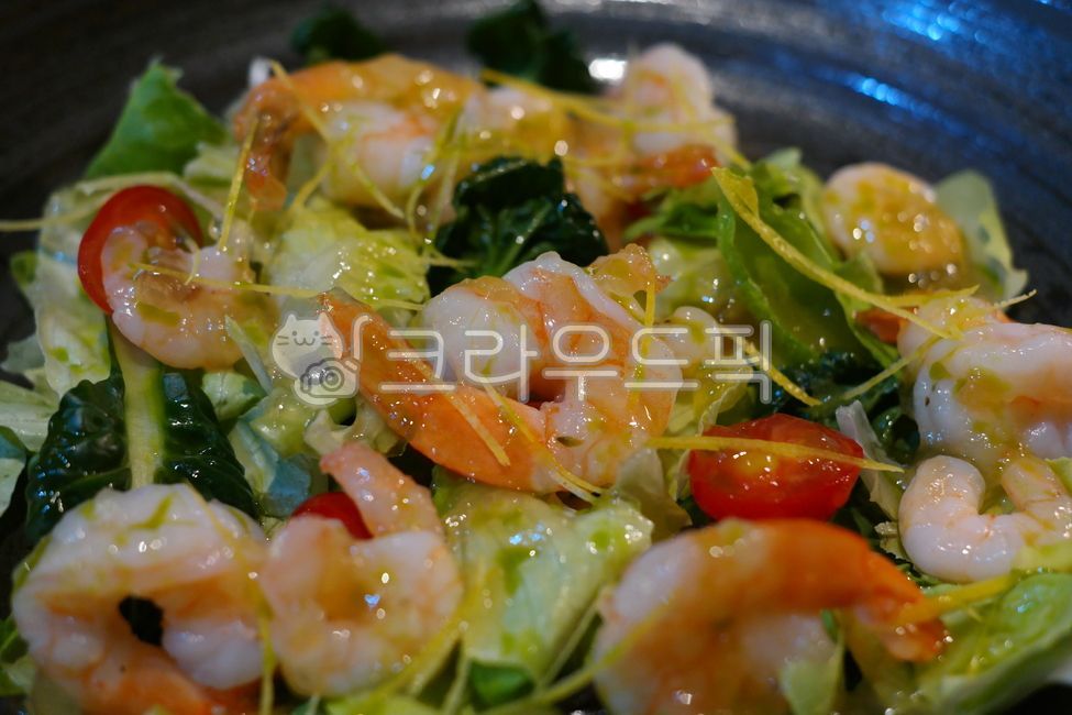 seafood,jumbo shrimp,salad,shrimp,health,tomato,vegetable,food,nutrition,appetizer,diet,cooking