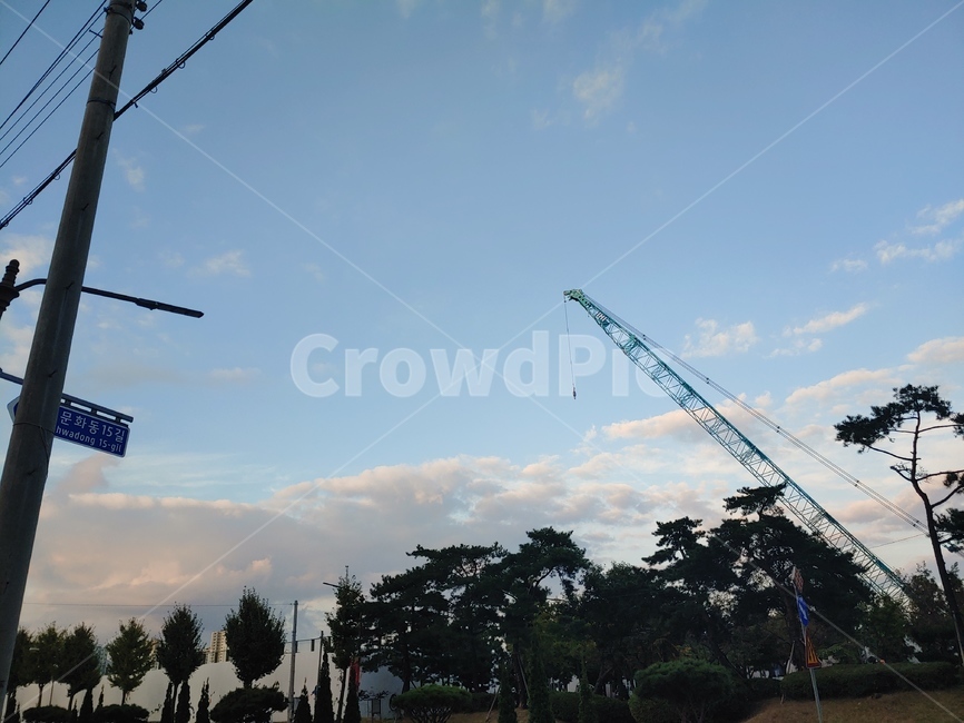건설크레인,constructioncrane,하늘,구름,감성
