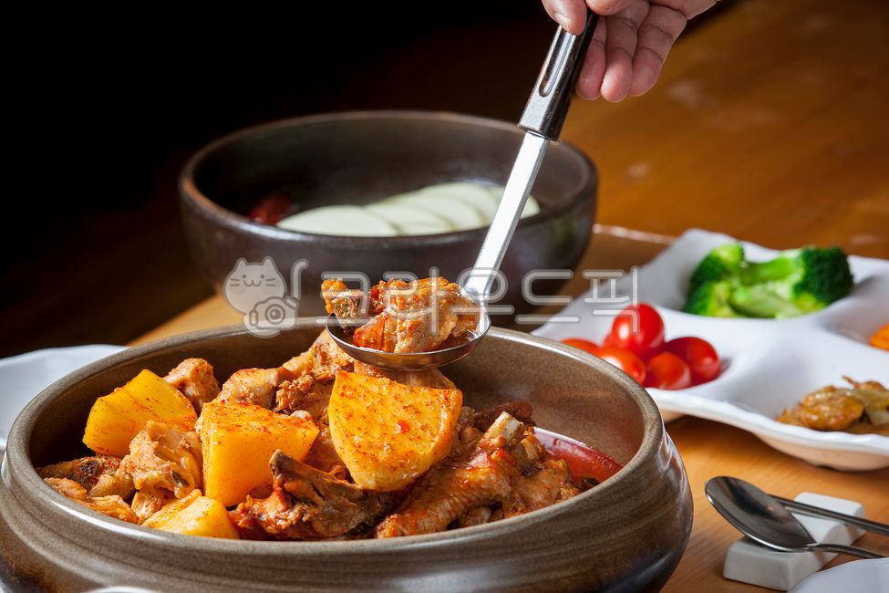 Spoon holder,chicken,Chicken dishes,fruit,restaurant,Chicken doritang,Korean,Native Chicken Bokkeumtang,Korean traditional food,vegetable,food,Spicy Chicken Soup,meal,potato,Native chicken,Korean food,Dongchimi,traditional food,Dak bokkeumtang