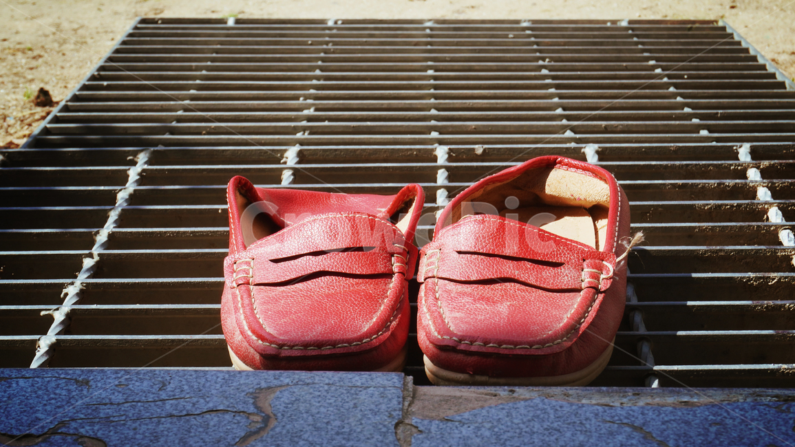 신발,할머니신발,할머니,빨간신발,빨간색,footwear,독거노인,독거,고독,외로움