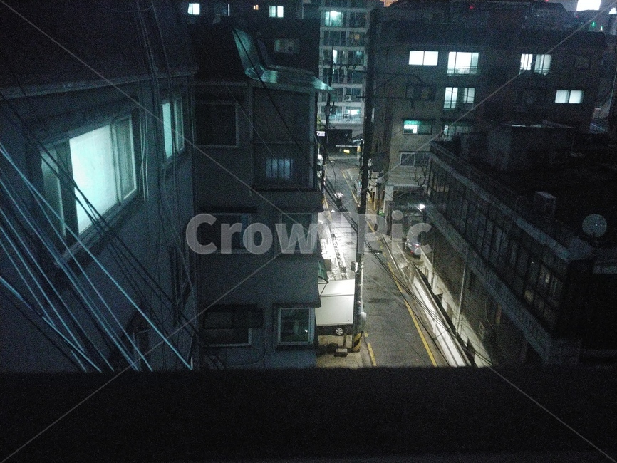 저녁,밤,감성,야경,건물,필름카메라,아날로그,골목길,불빛,집,가로등,주택,건물불빛,야경,밤,풍경,nightscape,night,landscape,골목길,alley,handrail,난간,banister,building,metropolis,중심지,town,도시,city,시티,urban,어반