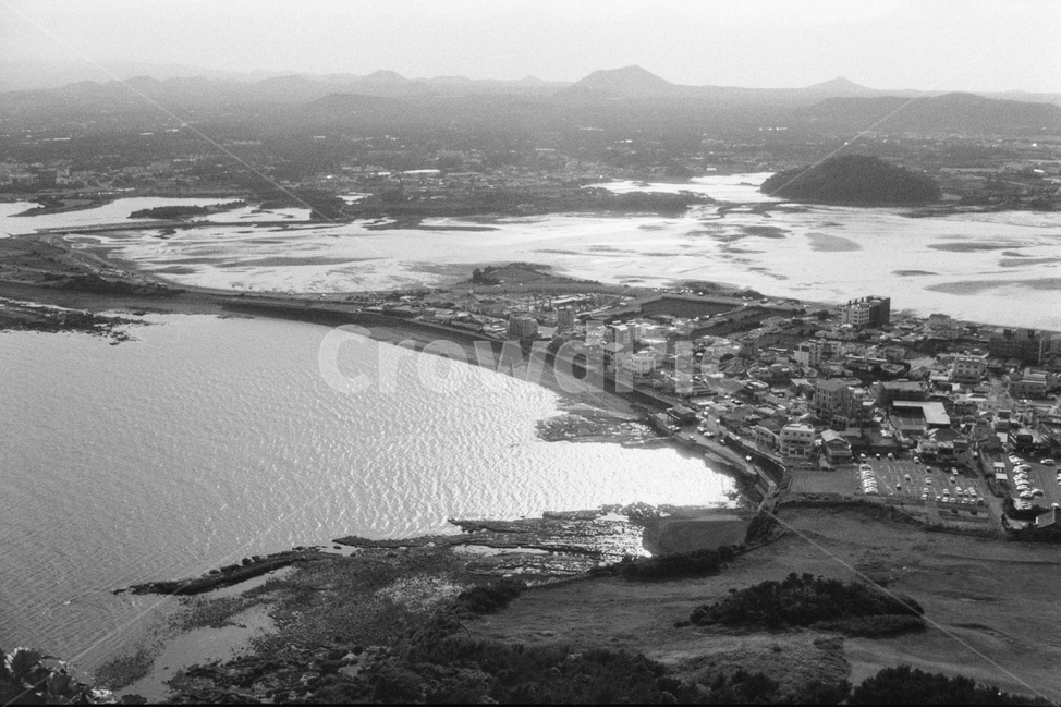성산일출봉,제주도,풍경,감성,흑백,바다,필름,시골,마을,풍경,landscape,country,rural,town,흑백,모노톤,monochrome,black and white