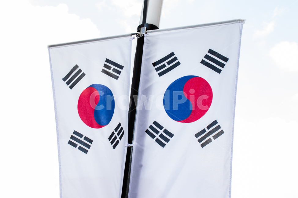 태극기,국기,korea,koreanflag,광복절,국경일,한국,깃발,대한민국,남한,삼일절,31절,제헌절,개천절,한글날,국군의날,문양,패턴,무늬,기념일,기념,축하,애국심,상징,심볼,국민,문화,태극,자유,독립,태극문양,건곤감리,나라,국가,배경,바탕,백그라운드,국기게양,태극기게양,게양,taegeukgi,nationalflag,korean,southkorea,republicofkorea,nationalholiday,flag,flags,symbol,country,nation,culture,background,independence,freedom,pattern,patriotism,southkorea,flagraising,anniversary,celebration