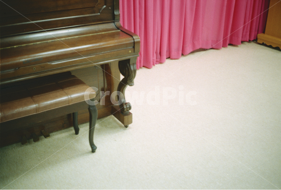 필름,film,감성,피아노,악기,클래식,엔틱,classic,antique,인테리어,실내디자인,interior design,악기,음향기기,musical instrument,musical equipment