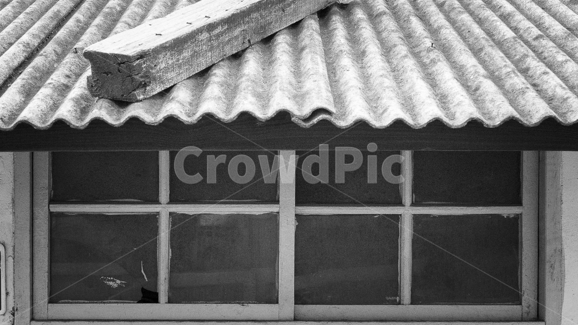 평면,흑백,벽,창문,창문벽,올드,옛날,판자,old,oldhouse,window,flat,흑백,모노톤,monochrome,black and white,건축물,건물외관,exterior,building,structure,architecture,construction