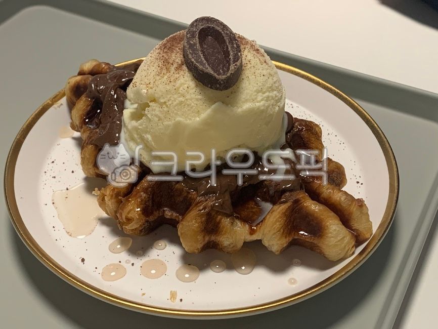 cafe,dessert,waffle,Ice Cream Crople,Crople,Nutella crople,food