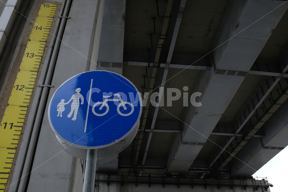 표지판,도로,다리,자전거,안전,보호자,유아,깊이,잠수교,서울,bridge,blue,파랑,under