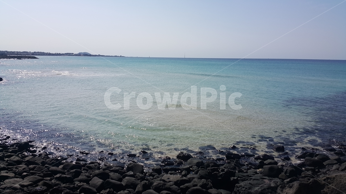 제주도바다,제주도해수욕장,에메랄드바다,에메랄드빛바다,현무암,바다,해수욕장,모래,해초,수평선,파도,맑은하늘