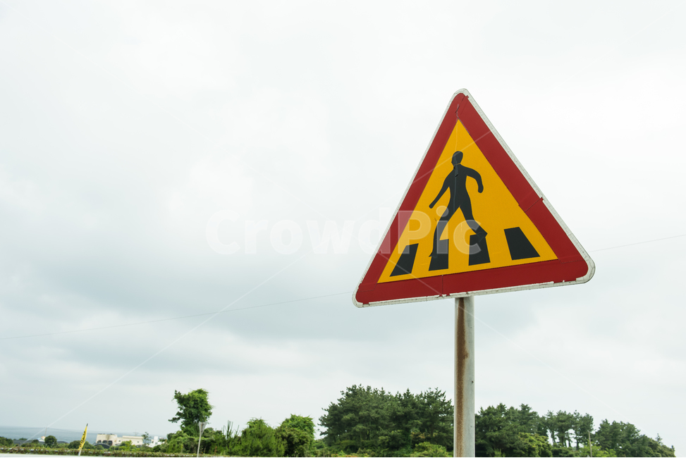 표지판,횡단보도,도로,경고,알림,제주도,한국,sign,crossing,road,도보,차도,주의,교통,교통수단,traffic,transportation