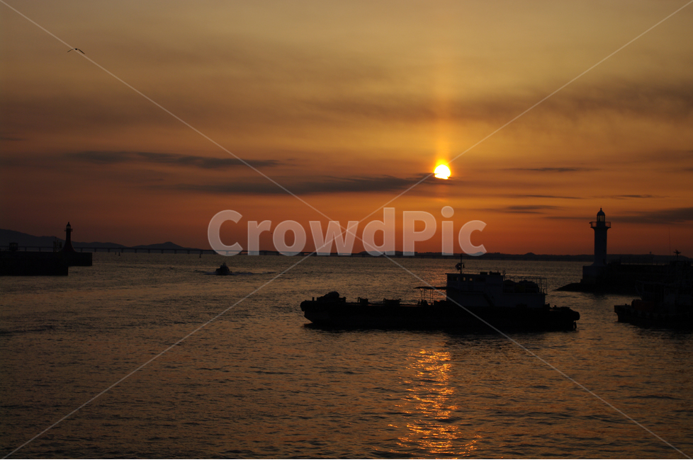 등대,노을,석양,일몰,sunset,바다,하늘,서해,한국,구름,풍경,풍광,자연,nature,landscape,배,자연,풍경,nature,landscape,sunlight,햇빛,boat,보트,transportation,교통,vehicle,차량,outdoors,옥외