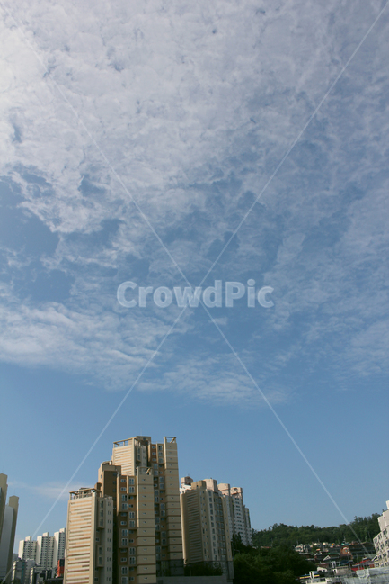 apartment,asia,blue,building,city,cityscape,cloud,clouds,cloudy,day,downtown,heaven,korea,nature,seoul,sky,skyline,tower,아파트,아시아,한국,파란,파란하늘,블루,구름,도시,빌딩,낮,자연,서울,하늘,타워,건물,건축,로우앵글,집,house,brown,갈색,브라운,건축물,건물외관,exterior,building,structure,architecture,construction
