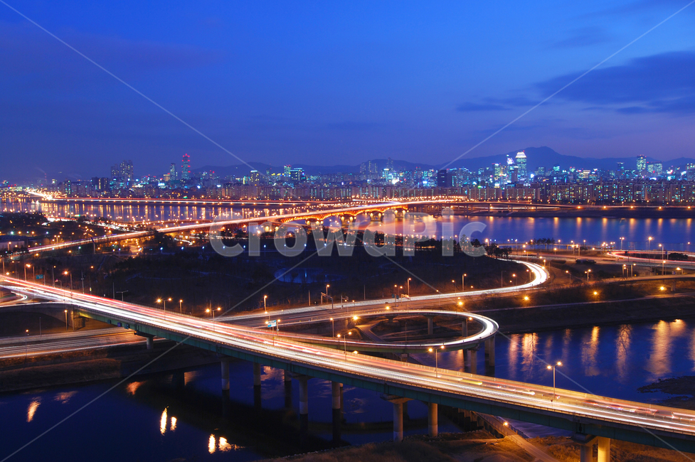야경,도로,강변,강변도로,한강,강,고속도로,빌딩,도시,도심,강남,다리,대교,성수대교,노을,하늘,구름,배경,백그라운드,스카이라인,교통,파노라마,용비교,서울,한국,야경,밤,풍경,nightscape,night,landscape,도시,city,한국도시풍경,한국도시경관,korea cityscape,교통,교통수단,traffic,transportation,road,freeway,고속 도로