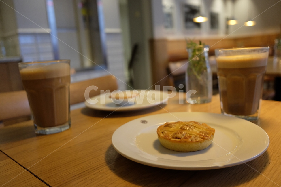 카페,타르트,라떼,접시,유럽,개인카페,꽃병,음식,식재료,요리,food,cook,meal,dishes,food reserves,디저트,간식,후식,dessert,snack,커피,카페,coffee,cafe
