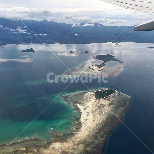 outdoors,옥외,nature,자연,land,땅,ocean,water,대양,sea,바다,해안선,landscape,coast,경치,beach,연안,바닷가,atoll,island,섬,물,skyview,airview,비행기