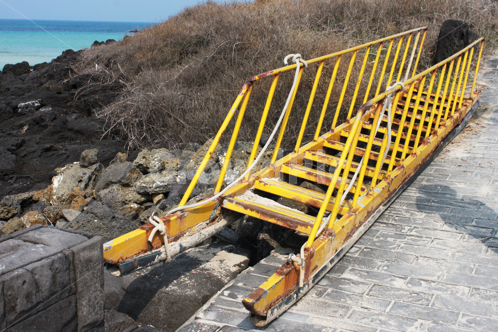 사다리,돌,바위,바다,ladder,yellow,rock,boulder
