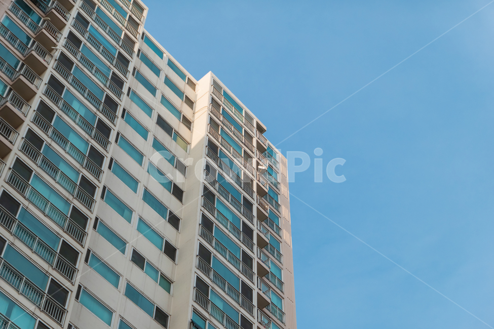 아파트,부동산,도시,주거,주거용건물,주택,고층건물,파란하늘,하늘,고층,건물,창문,집,풍경,건축,건축물,공동주택,집단주택,건축물,건물외관,exterior,building,structure,architecture,construction