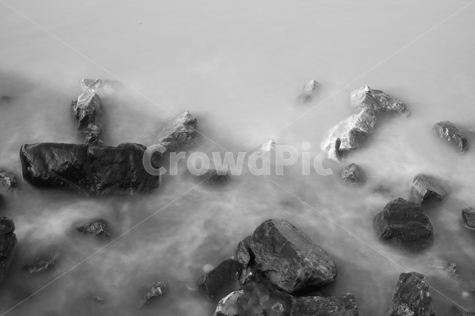 바다,바닷물,돌,장노출,감성,자연,풍경,nature,landscape,흑백,모노톤,monochrome,black and white