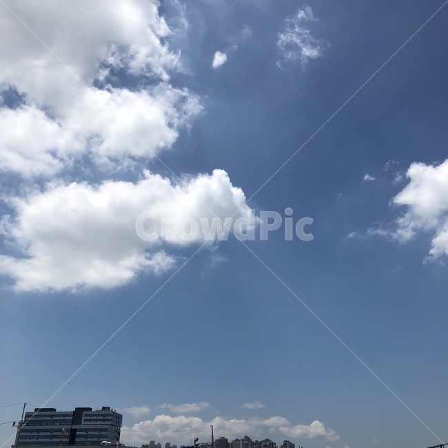 자연,하늘,구름,흰색,파란색,nature,sky,cloud,white,blue,sora,kumo,shiro,ao,빛,light,hikari,푸른하늘,bluesky,aozora,도시,풍경,city,landscape,한국도시풍경,한국도시경관,korea cityscape,weather,날씨,outdoors,옥외,cumulus,적운