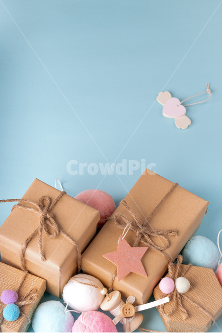 생일,선물,파스텔,배경,background,백그라운드,편집공간,스카이블루,하늘색,선물상자,생일선물,편지지포장지,갈색,분홍색,베이비핑크,하트,장식,크리스마스,크리스마스선물상자,상자,털실,털장식,날개,별,귀여움,아이,즐거움,기쁨,감사,감사카드,이벤트,휴일,thankyou,for,you,기념일,colors,하얀색,노끈,포장,리본,투박함,축하,메리크리스마스,성탄절,merry christmas,사물,물건,오브젝트,thing,object,matter