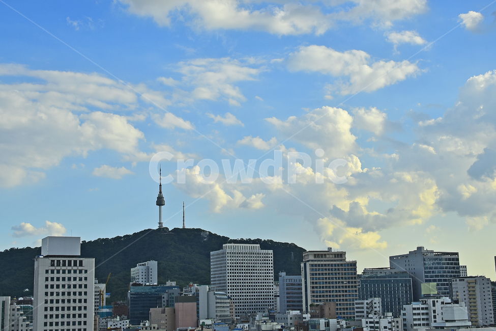 남산타워,도시,서울,씨티,하늘,구름,뭉게구름,tower,city,seoul,도시풍경,도심,건물,건축물,빌딩군,상징,랜드마크,중계탑,상징물