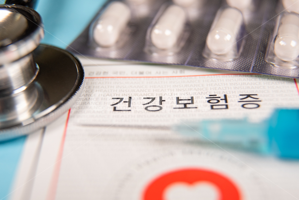 의료,과학,의학,약학,알약,캡슐,건강,컨셉트,콘셉트,컨셉,개념,헬스,의약품,질병관리,건강관리,전염병,감기,항생제,독감,배경,치료,처방,처방약,예방접종,백신,질병,병,메디컬,의료기구,의료용품,카피스페이스,여백,약,주사기,주사약,주사,주사제,신약,보험,건강보험,건강보험증,의료보험,실손보험,암보험,메디칼,청진기,의료,의학,병원,medical,hospital,clinic,연출,컨셉,콘셉,direction,concept