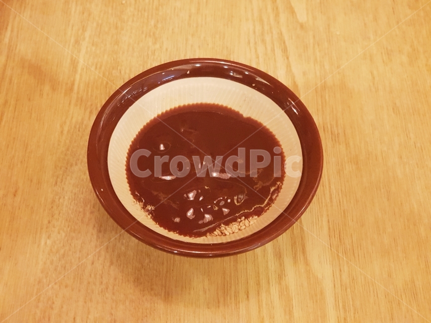 돈까스,소스,테이블,그릇,양념,깨,음식,달콤,오브젝트,나무,브라운,갈색,재료,음식,식재료,요리,food,cook,meal,dishes,food reserves