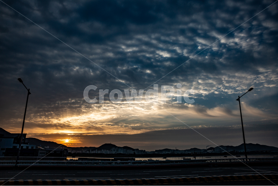 일출,구름,흐린날,다크한날,우중충,새벽,새벽날씨,자연,풍경,nature,landscape,outdoors,옥외,sky,하늘