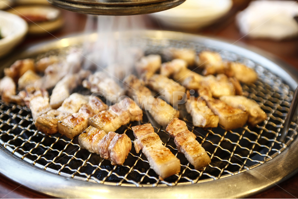 고기,삼겹살,돼지고기,구이,술안주,안주,먹방,육류,식사,요리,food,meat,pork,koreanfood,cook,불판,삽겹살구이,한식,한국음식,한국요리,음식,식재료,요리,food,cook,meal,dishes,food reserves,육류,고기,meat,한식,한국음식,한국요리,korean food,korean dishes,korean meal,korean cook
