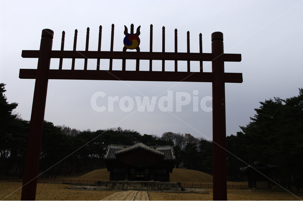 왕릉,한국,조선,릉,문화유산,문,한국전통,한국문화,korean traditional,korean culture,랜드마크,landmark,tourist attraction,한국랜드마크,한국관광지,한국명소,korea landmark,korea tourist attraction