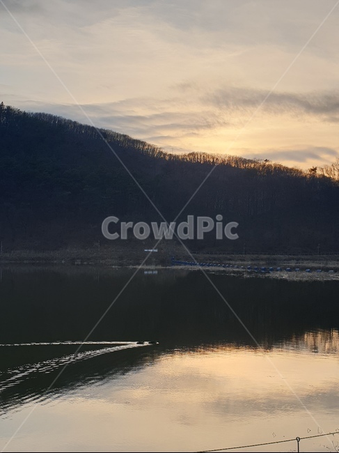 호수,산책로,노을,분위기,물,빛반사,물빛,자연,풍경,nature,landscape,water,outdoors,옥외,land,땅