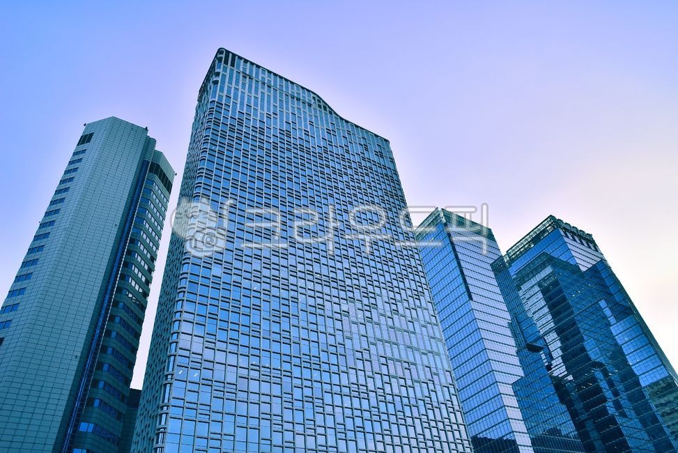 financier,city,rectal,skyline,office,building,transparent,reflect,sash,grass,land mark,company,high rise building,big city,Officetels,office building,architecture,glass,building area,business,town,officebuilding,metropolis,real estate,center,stock market,