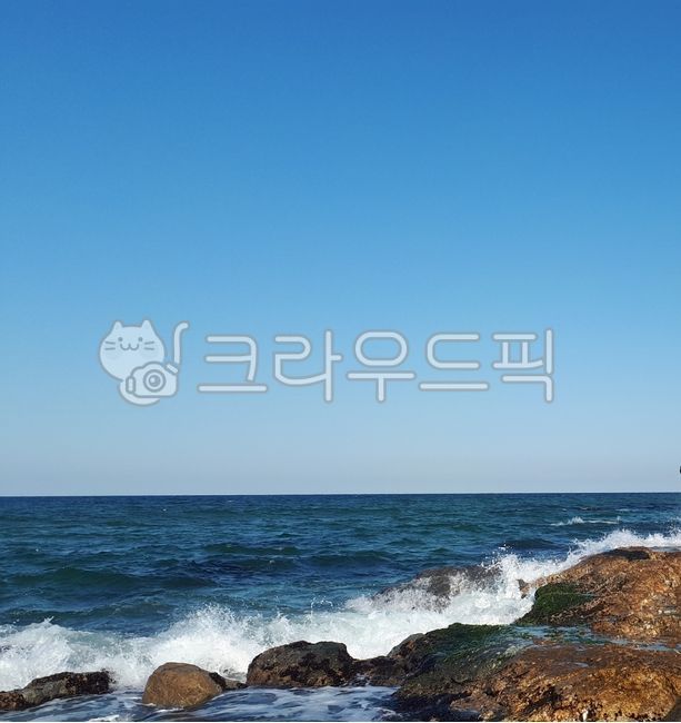 tide,blue sky,Vibrancy,white waves,background paper,Our strong mountain,summer,sea,rock,healing,beautiful,seawaves,vacation,spare,sky,border,rest,vibrant,nature,strong acid,cool,clear,water,nature background,horizon,ocean,blue,background,Wallpapers,frame