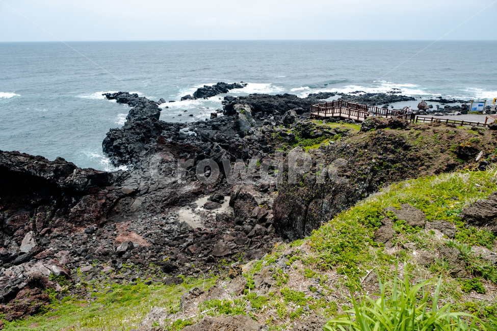 자연,제주,제주도,nature,섬,jeju,풍경,아름다운풍경,성산일출봉,해변가,바닷가,바다,검은해변,검은바위,바위,돌,울타리,파도,곶,자연,풍경,nature,landscape,제주도,jeju,jeju island,promontory