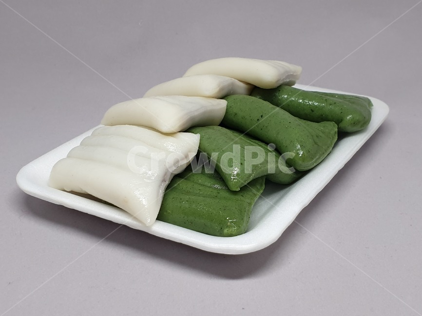 떡,절편,쑥떡,송편,tteok,ricecake,한국음식,전통음식,고유음식,스티로품,포장,군것질,간식,디저트,후식,food,먹는거,먹는것,한국전통,전통,명절,사물,오브젝트,object,음식,음식,식재료,요리,food,cook,meal,dishes,food reserves