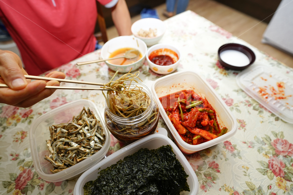 삼채,짱아찌,장아찌,반찬,집밥,식탁,삼채장아찌,밥도둑,음식,먹거리,찬,식사,식사시간,푸드,나물,사람,인물,인간,human,person,신체일부,몸,body,음식,식재료,요리,food,cook,meal,dishes,food reserves,한식,한국음식,한국요리,korean food,korean dishes,korean meal,korean cook