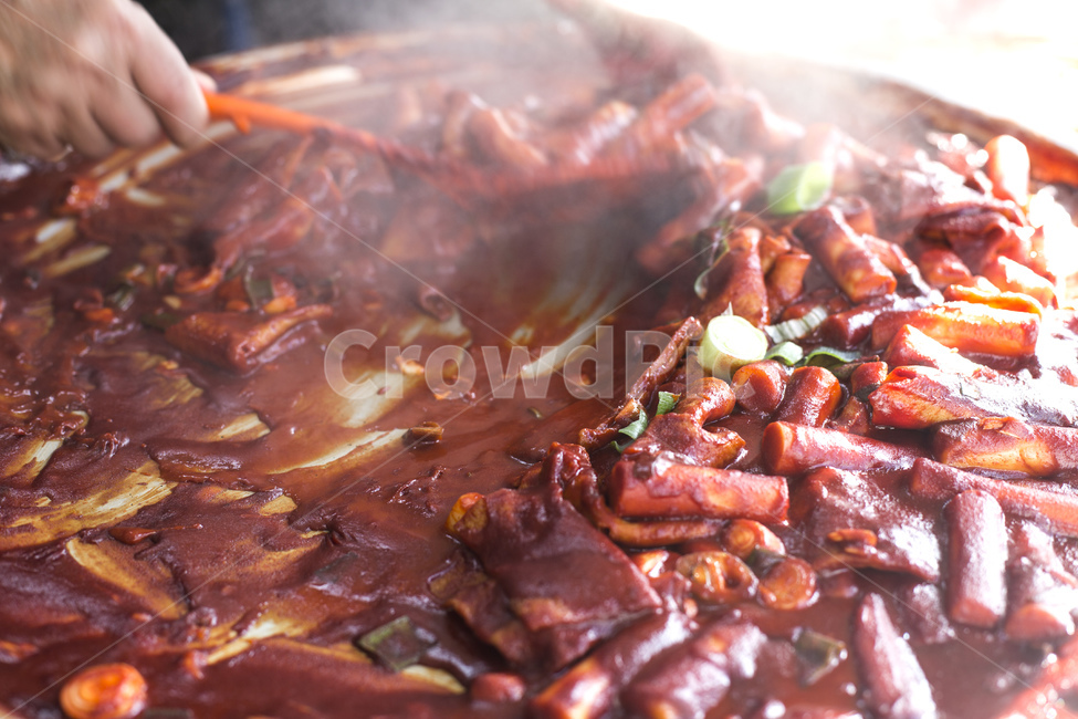 떡볶이,쌀떡,밀떡,떡,분식,고추장,고춧가루,음식,식품,한식,양념,쌀떡볶이,밀떡볶이,빨강,주걱,쟁반,대파,음식,식재료,요리,food,cook,meal,dishes,food reserves,한식,한국음식,한국요리,korean food,korean dishes,korean meal,korean cook
