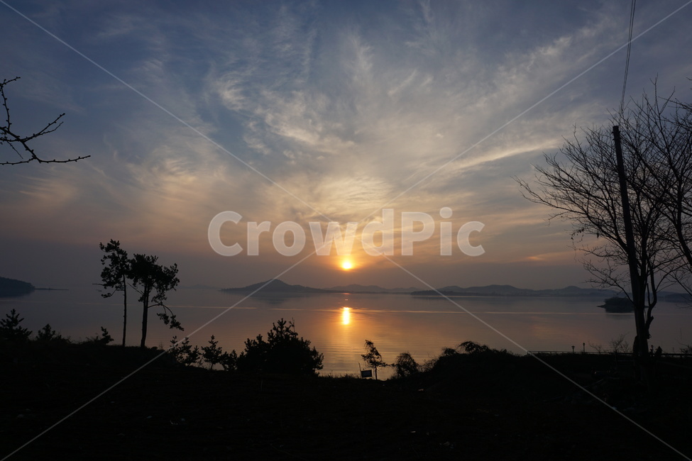 일몰,바다,태양,어둠,반사,분위기,자연,풍경,nature,landscape,outdoors,옥외,sunlight,햇빛,sunset,red sky,붉은 하늘,sky,하늘,dusk,황혼,dawn,새벽,flare,플레어,light,빛