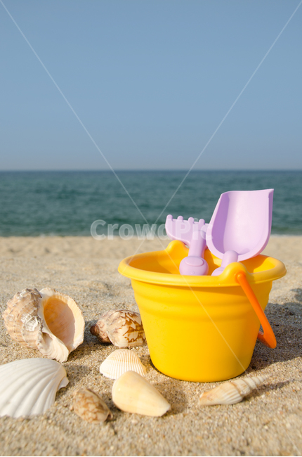 바다,모래사장,장난감,모래놀이,조개,파도,삽,양동이,소라,행복한,기쁨,재미,휴식,어린시절,아이,꼬마,컨셉,놀이,배경,자연,태양,열대,푸른,여행,레저,휴일,해안,물,휴가,해변,모래,여름,바닷물,방학,버킷,모래삽,모종삽,어패류,고동,해변,바다,beach,sea