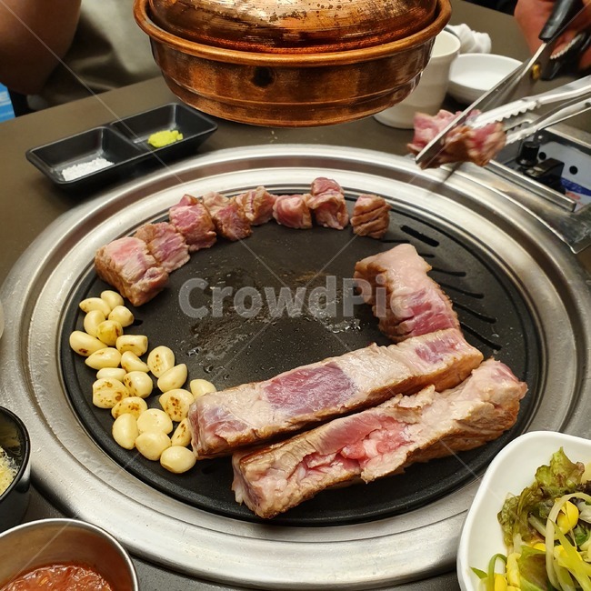 삼겹살,목살,식당,회식,삼겹살집,목살집,삼겹살맛집,서촌맛집,멜젓,한국인의식탁,회식장소,고기,고깃집,쌈장,마늘구이,마늘,데이트,육류,고기,meat