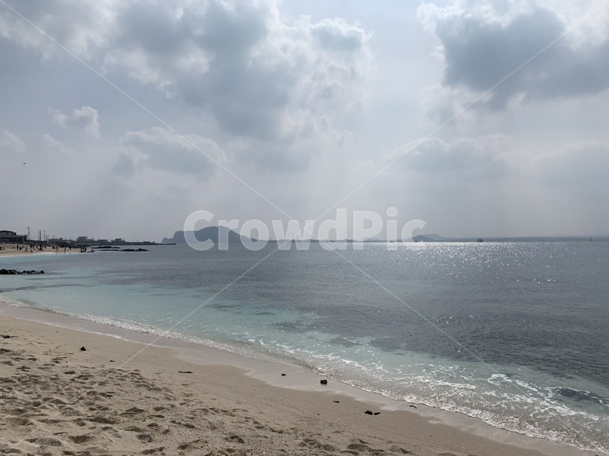 자연,제주,제주도,우도,제주도바다,우도바다,에메랄드빛,투명한,바다,해변,바다,beach,sea,제주도,jeju,jeju island,water,물,shoreline,해안선,outdoors,옥외,nature,ocean,대양,land,땅