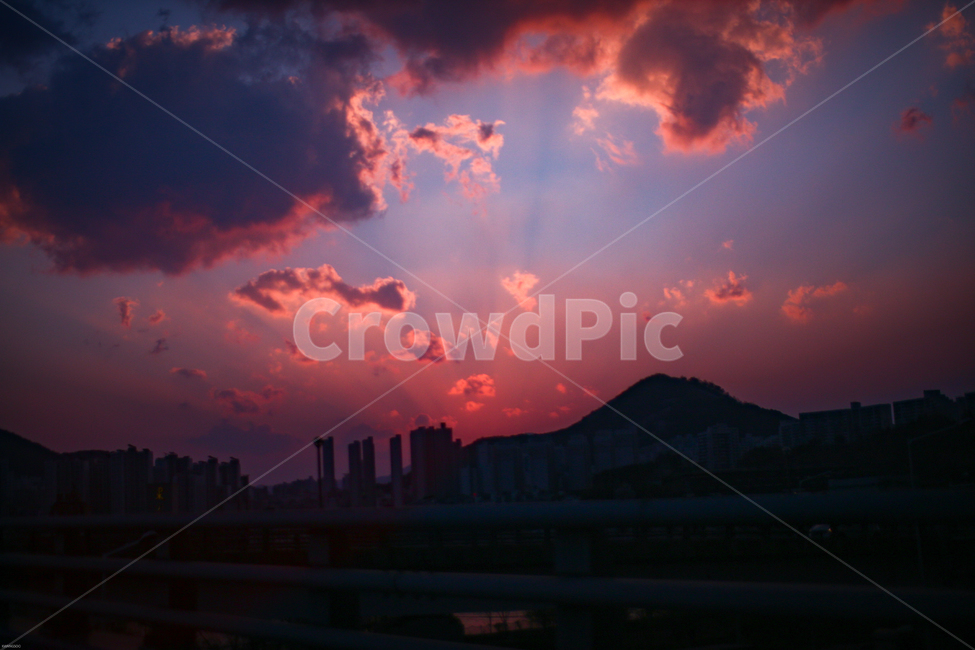 석양,하늘,풍경,구름,저녁,경이로움,아름다움,자연,풍경,nature,landscape,outdoors,옥외,sky,sunset,일몰,red sky,붉은 하늘,dusk,황혼,dawn,새벽