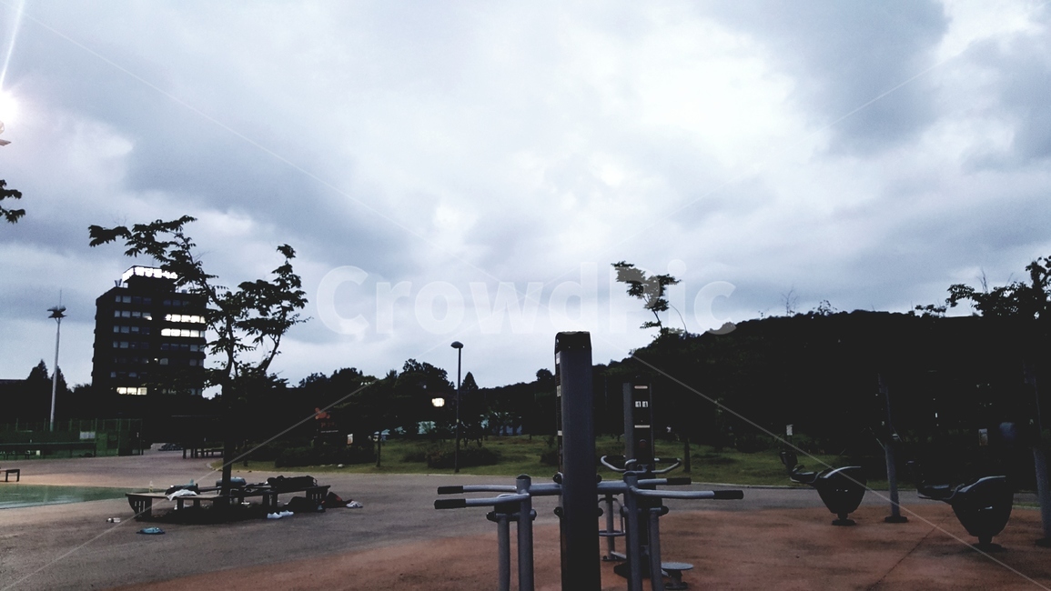 공원,하늘,운동기구,나무,풍경,park,sky