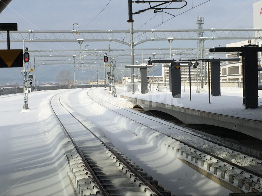 일본,열차,역,풍경,설경,감성,기차역,선로,눈내린,Japan,Train,Station,Snow,겨울,계절,winter,season,교통,교통수단,traffic,transportation,road,도로
