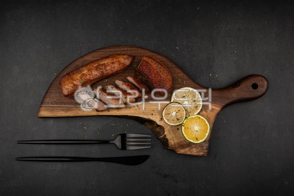 돼지고기,삼겹살,구이,한돈,음식,요리,플레이팅,나무도마,포크,나이프,빈티지,단백질,고단백,숙성육,바비큐,바베큐,고기,육류,클로즈업,누끼컷,음식,식재료,요리,food,cook,meal,dishes,food reserves